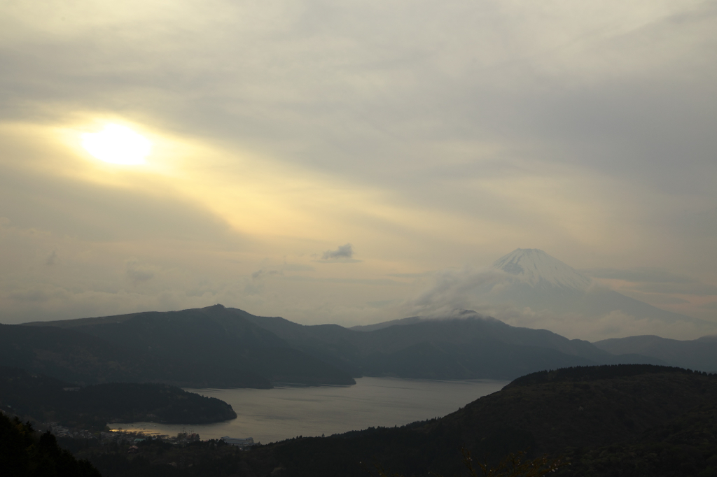 富士山を射す光。