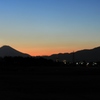 通信隊からの夕景（富士山と丹沢山系）
