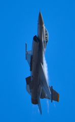 F16