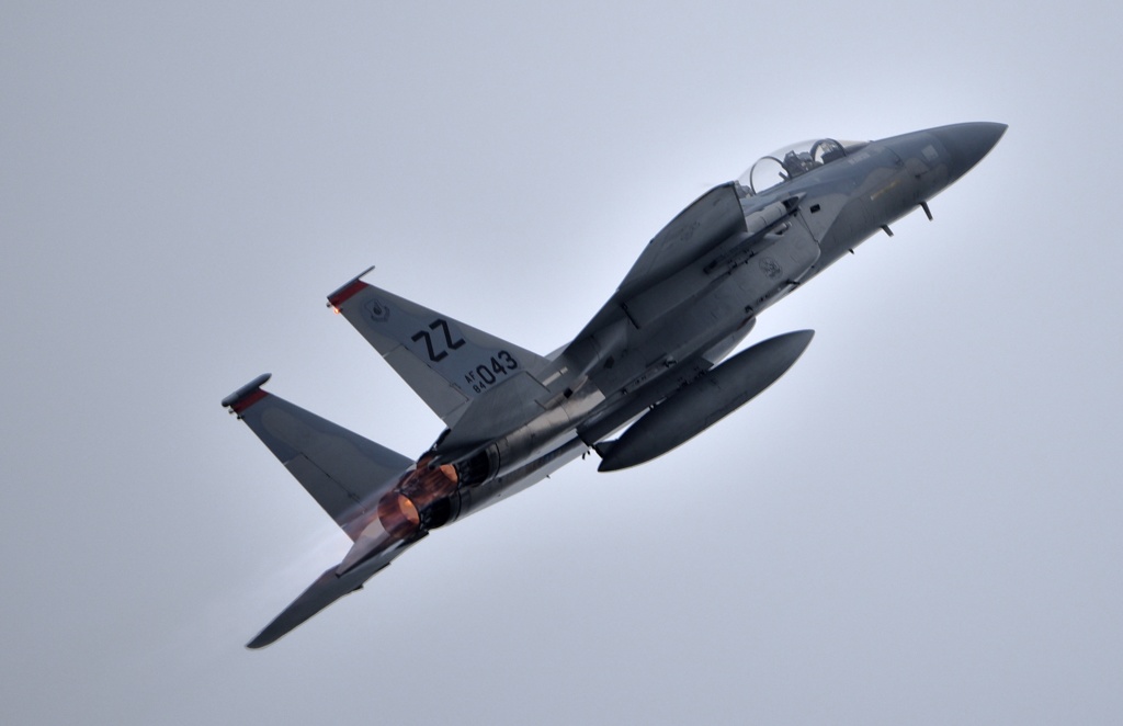 F15