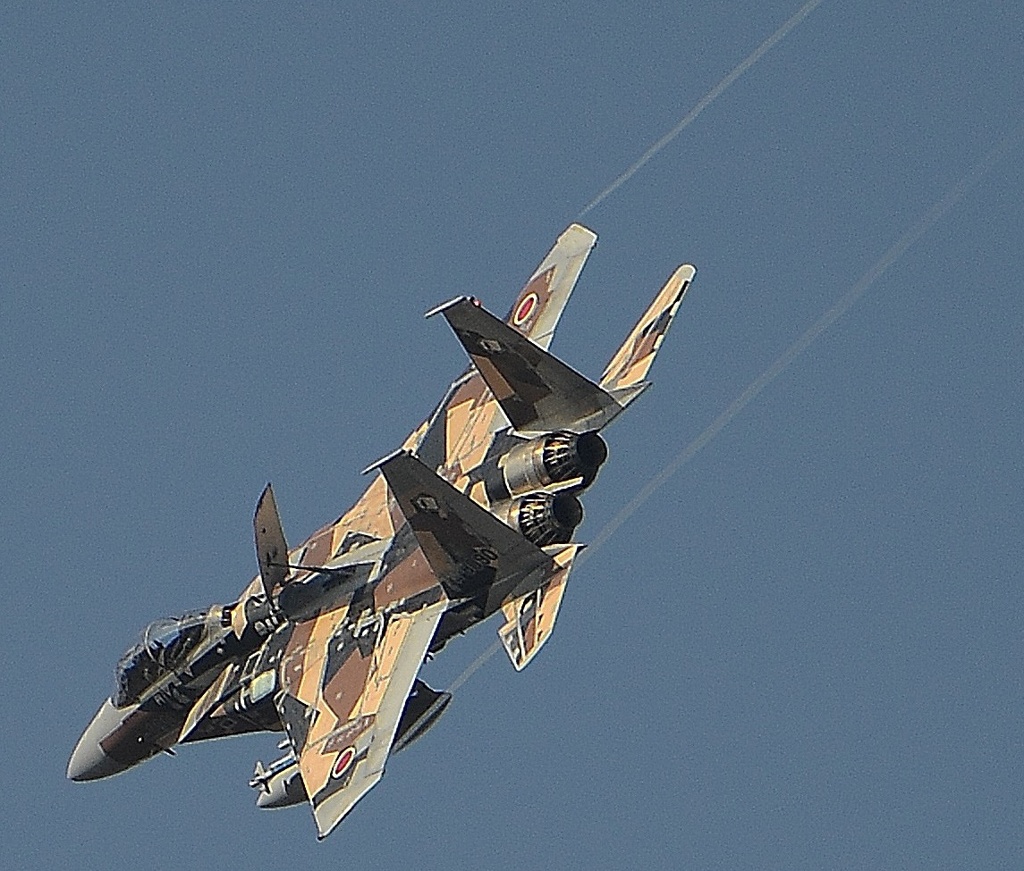 F15