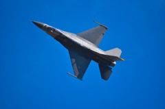 F16