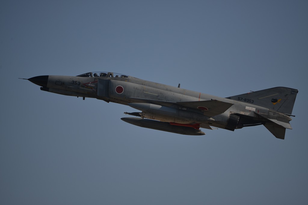 F4