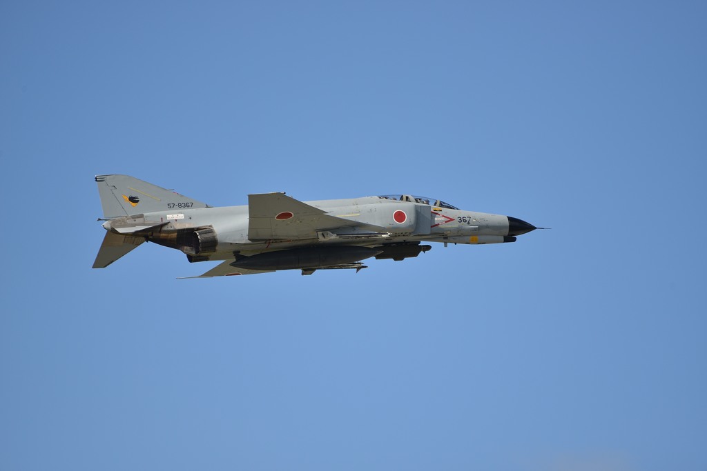 F4