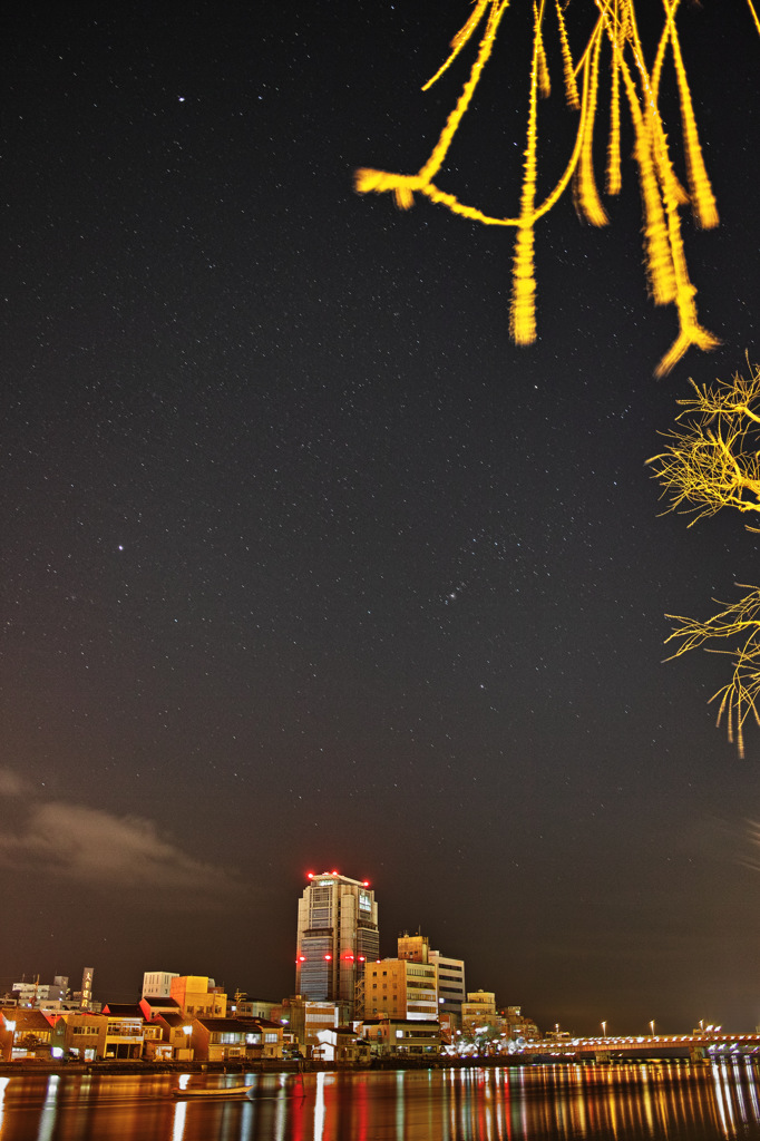 星と夜景