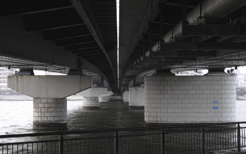 宍道湖大橋､橋げたの下から
