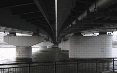 宍道湖大橋､橋げたの下から