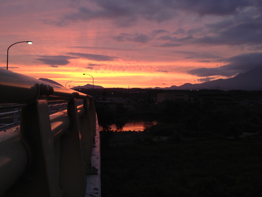 大山の朝焼け