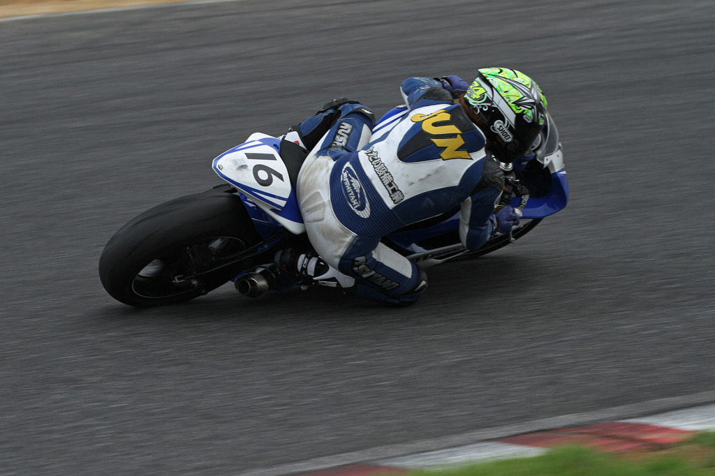 もたい設備工業＋ファイヤーガレージ　　st600　予選