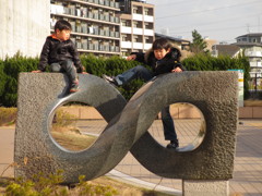 三ツ境駅前のオブジェ