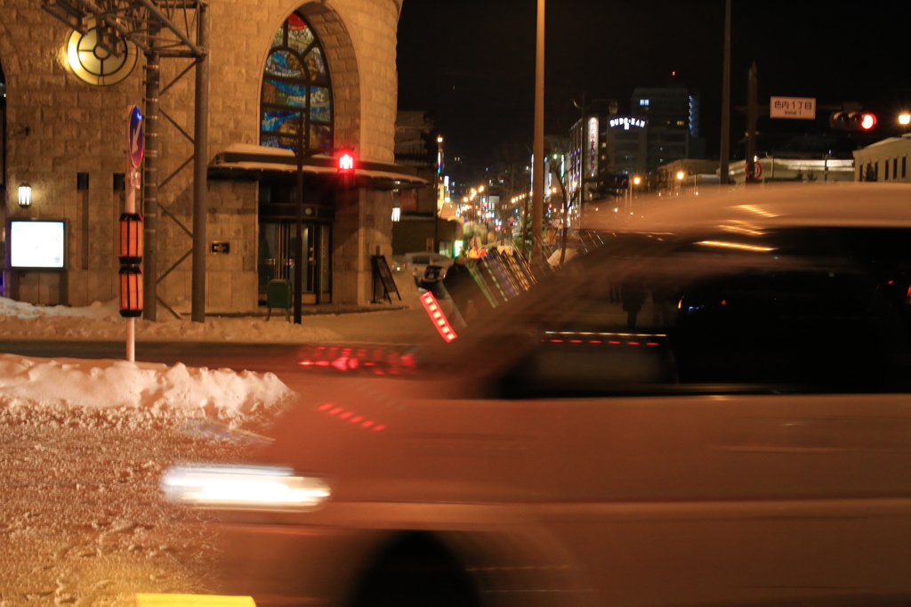 通り過ぎる車