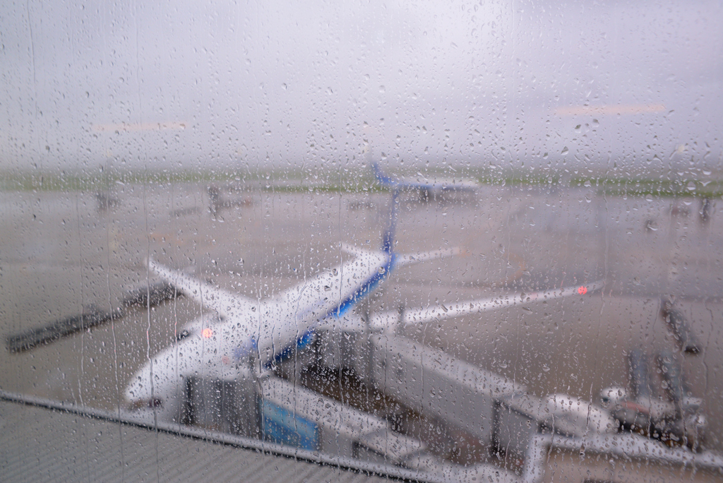 雨の日の空港