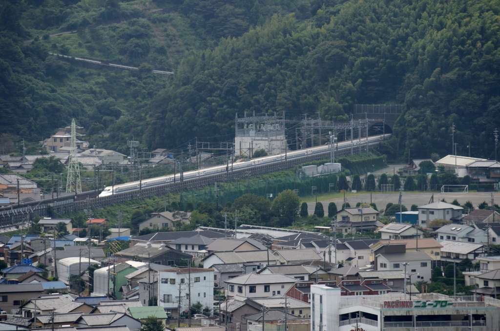 トンネルから出ると