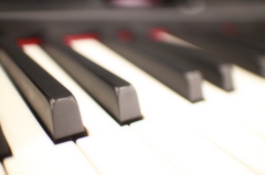 Piano。