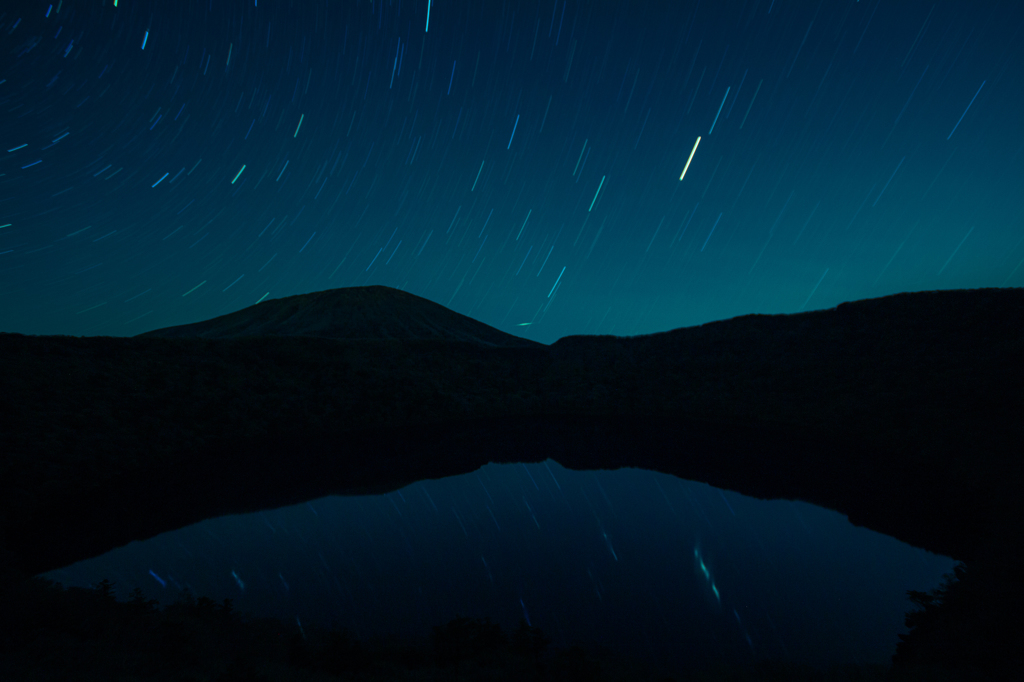 水面に映る星