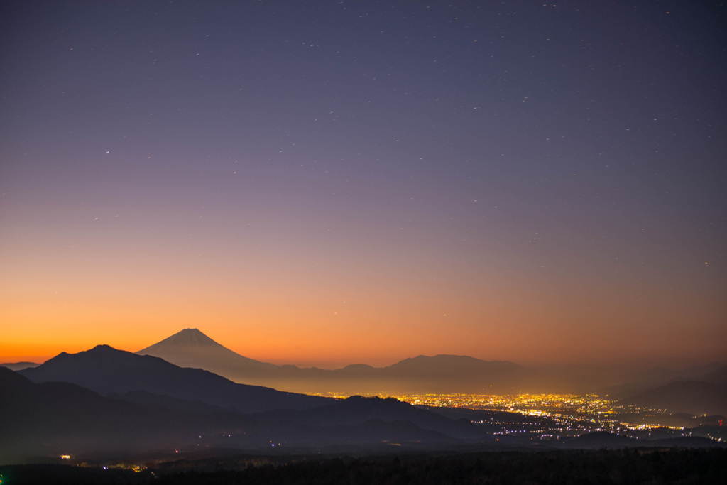 静かな夜明け