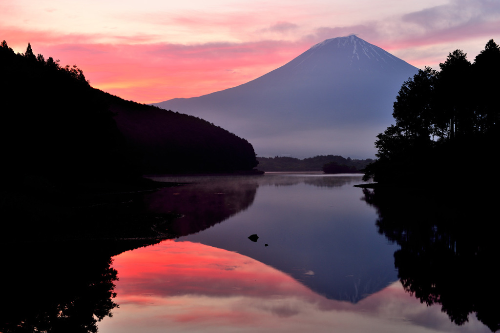 富士山文化遺産登録1周年の朝