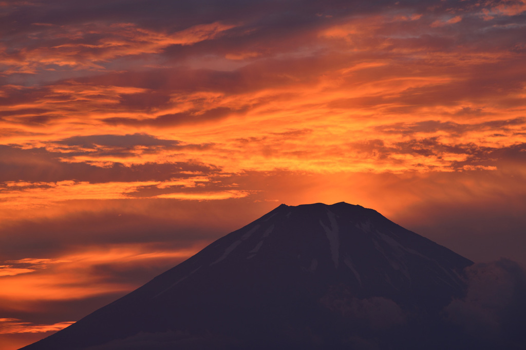 山頂に輝く