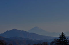 折り重なる山々