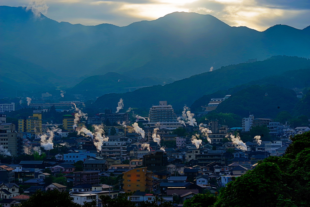 湯の町惜暮