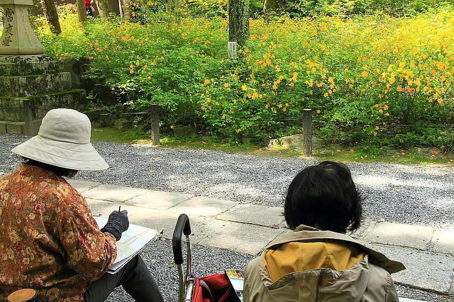 松尾大社の境内で
