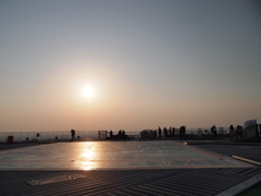 都会の空見