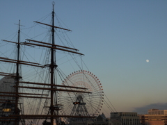 月が見る港
