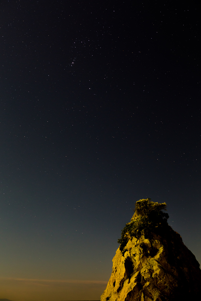 月明かりの星空