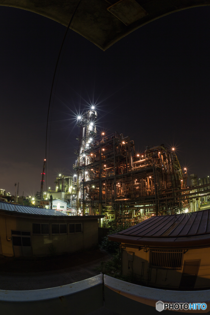 魚目線の工場夜景