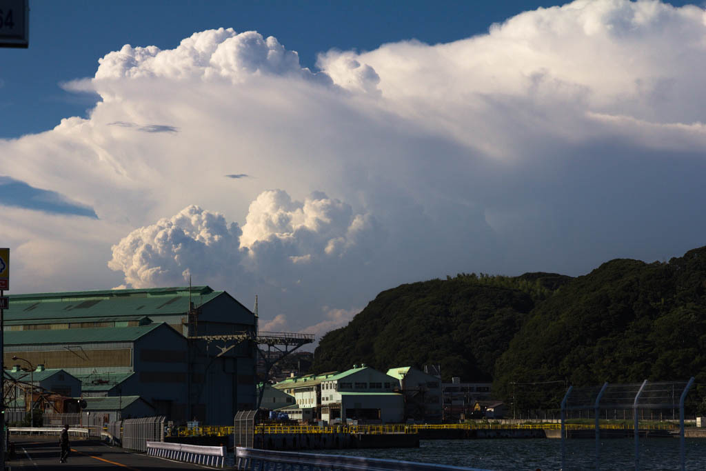 残暑の空
