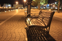 夜のベンチ