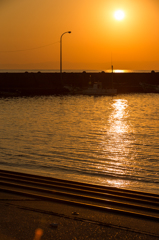ある漁港の夕景 2