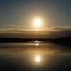 夕陽を映す多摩湖