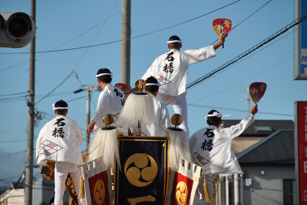 朝日を背に舞う大工方