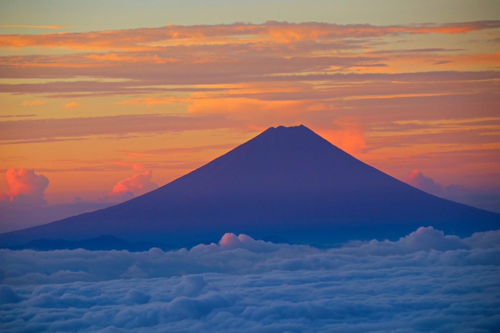 朝焼けの富士山