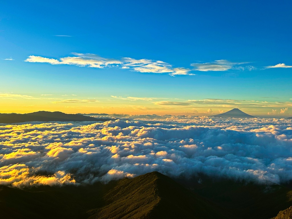 赤岳山頂より