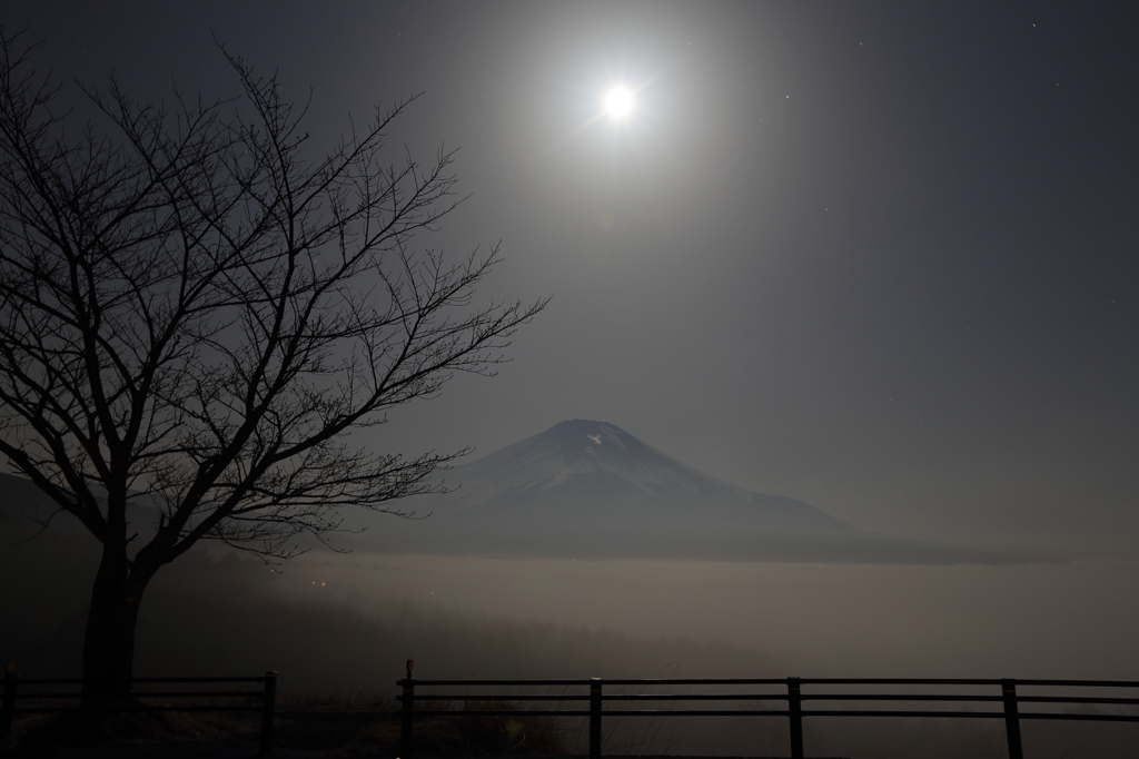押し寄せる雲の海
