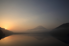 春の夜明け