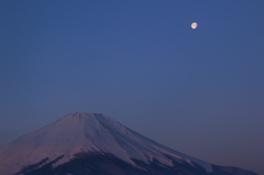 月と霊峰