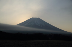 薄雲たなびく