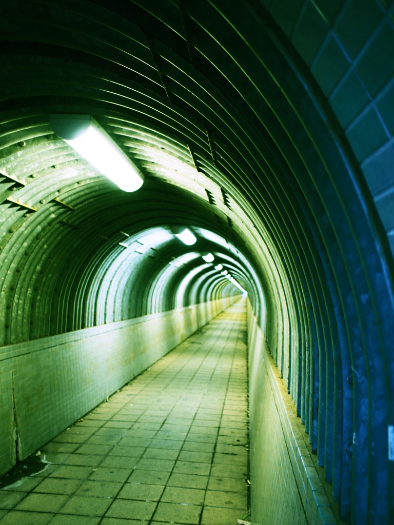 不穏なトンネル
