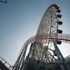 観覧車、そびえる。