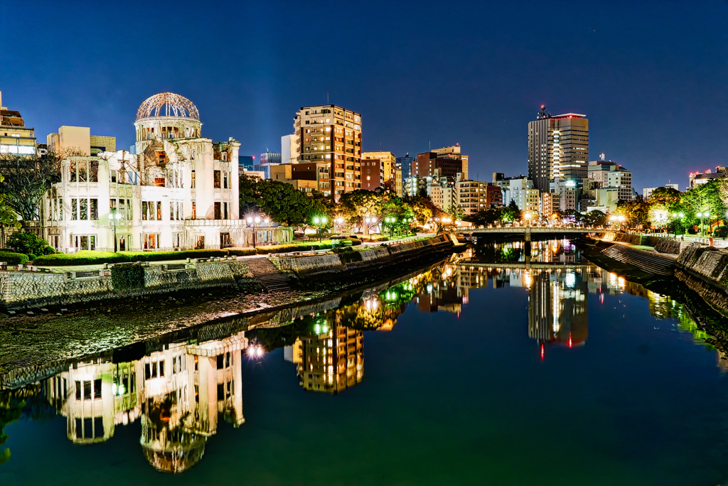夜の原爆ドーム 河川よりの展望