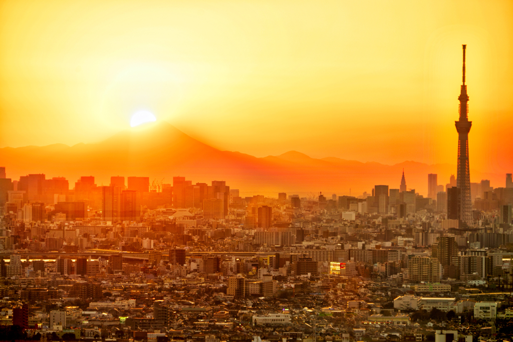 ダイヤモンド富士とスカイツリー夕景色