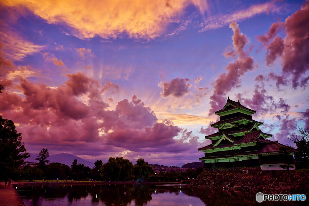 激情の空の松本城