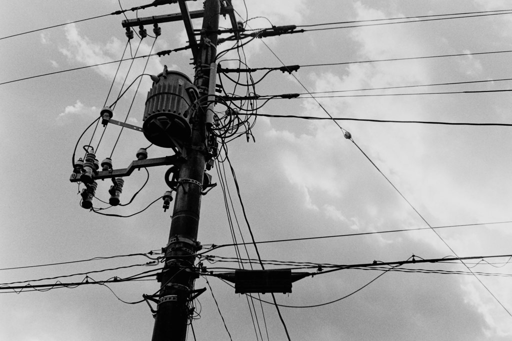 ごちゃごちゃした電柱好きです