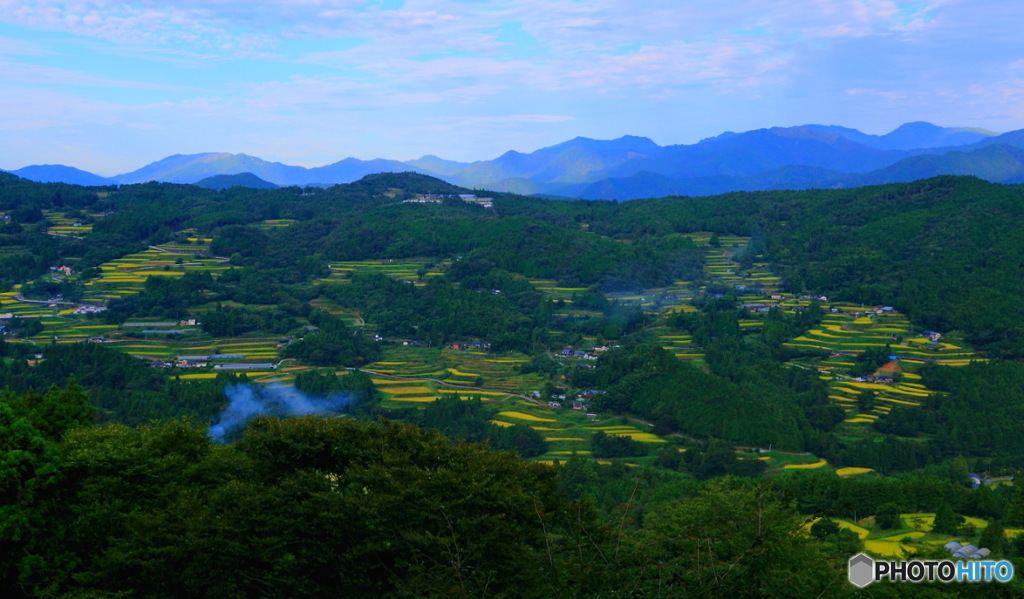 高知県土佐町秋の溜井の棚田