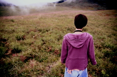 迫る雲に向かい発つ