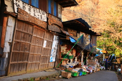 ブルーシートでなくシャッターです