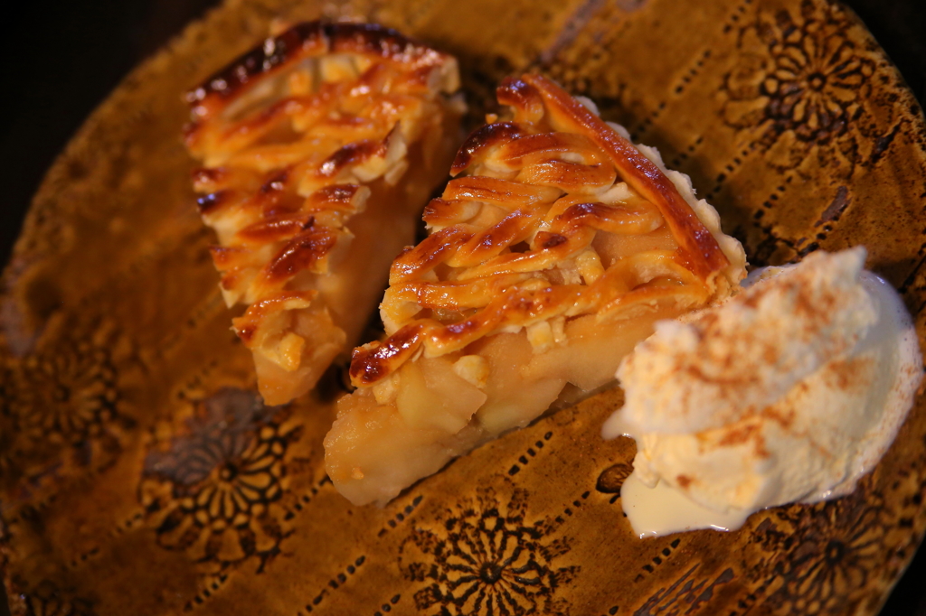 リンゴパイ完成カット